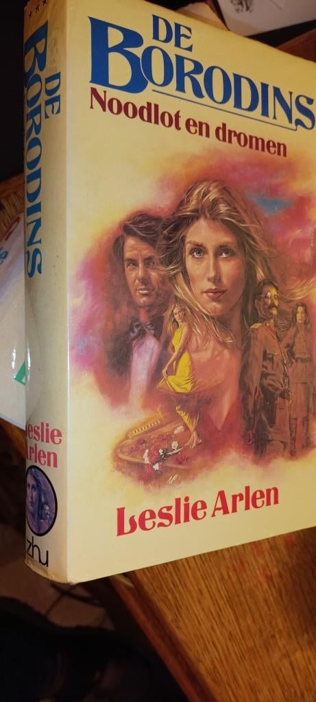 De Borodins 3: Noodlot en dromen, Boeken, Ophalen of Verzenden, Gelezen, Arlen, Leslie
