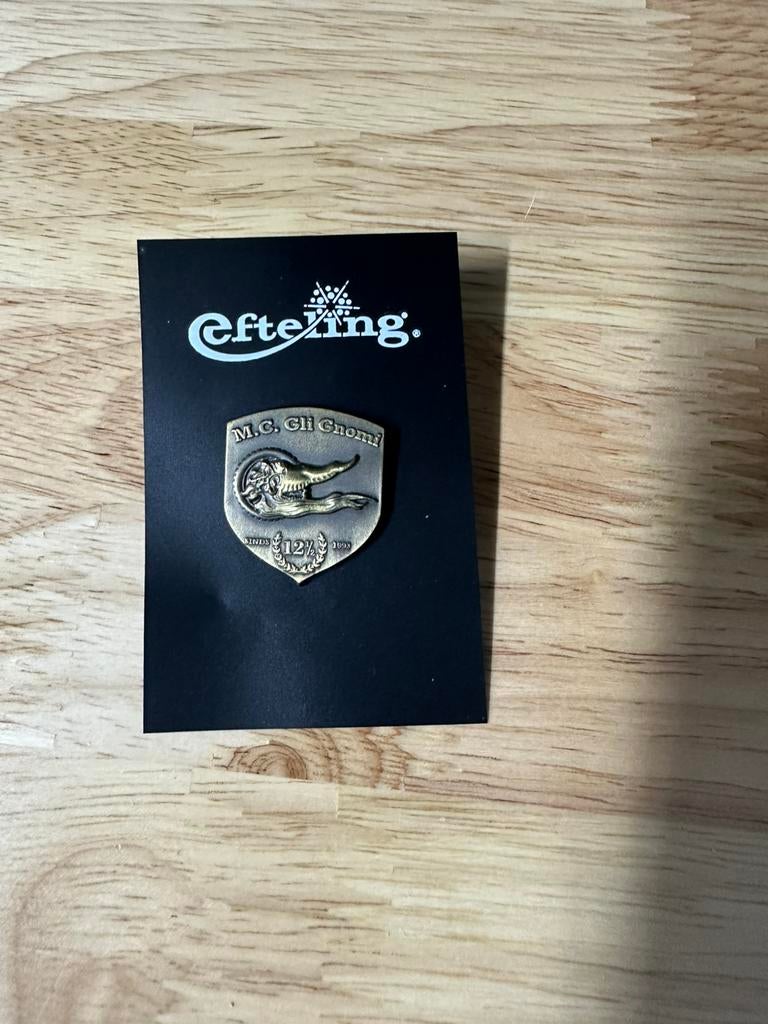 Efteling pin gnomi, Ophalen of Verzenden, Zo goed als nieuw, Button of Speldje