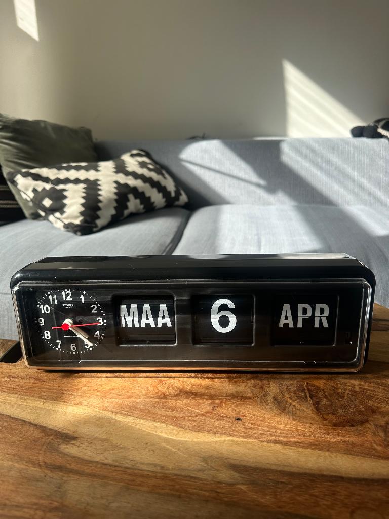 Twemco flipklok | kalenderklok analoog, Verzenden, Zo goed als nieuw, Analoog, Wandklok