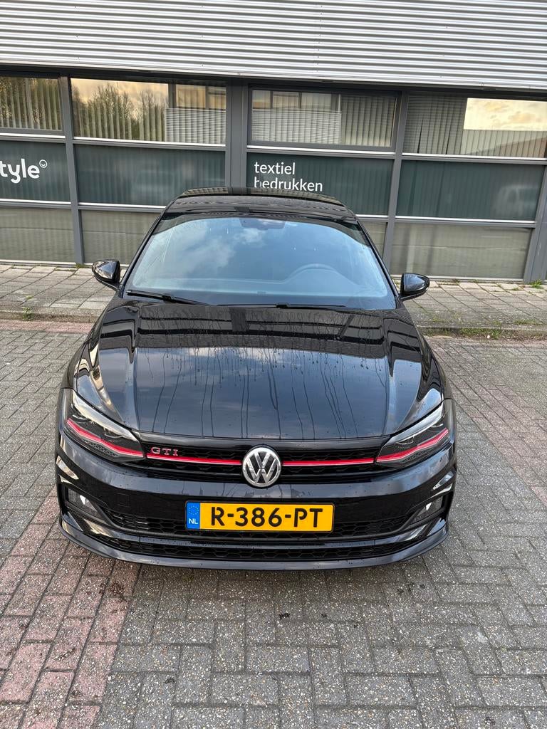 Volkswagen Polo 2.0 TSI 200pk 6-DSG 2018 Zwart, 4 cilinders, 1984 cc, Zwart, 1200 kg