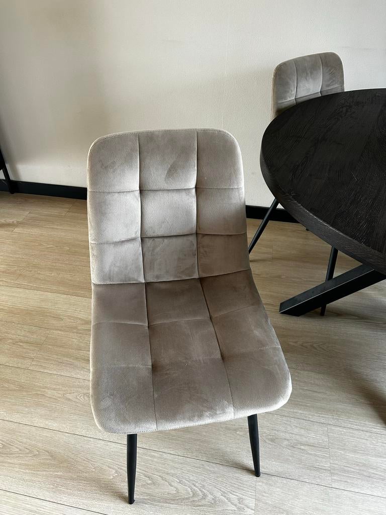 Eetset: Ronde Zwarte Tafel met 4 Beige Stoelen, Gebruikt, 100 tot 150 cm, Rond, Ophalen of Verzenden