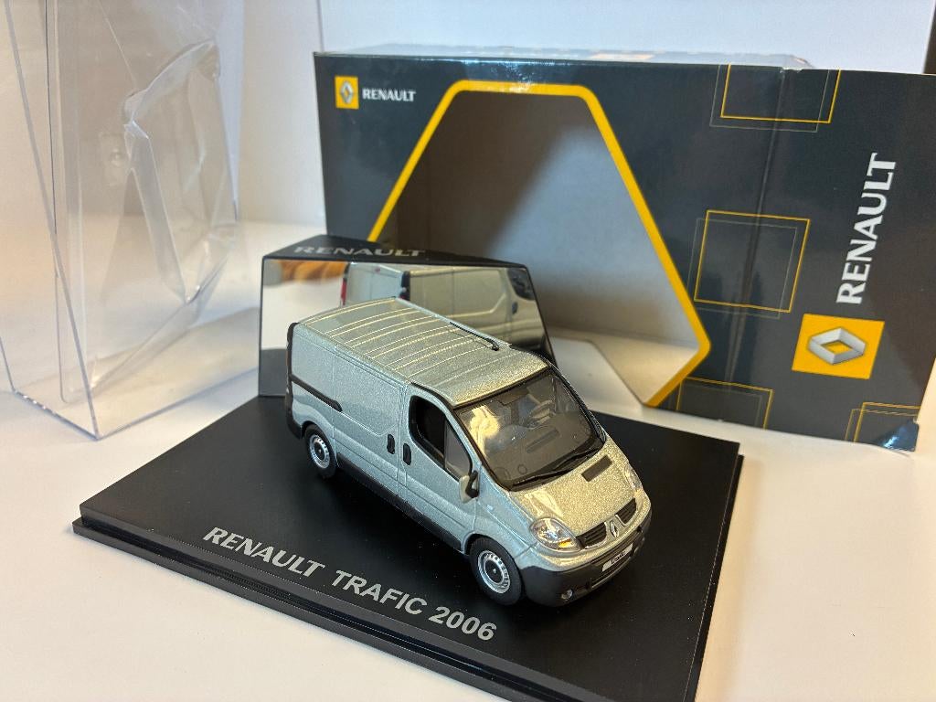 27545: Renault Traffic - 2006 - Norev 1:43, 70-72 avenue de Bohlen 69120 Vaulx-en-Velin, France, Norev, Norev, Zo goed als nieuw