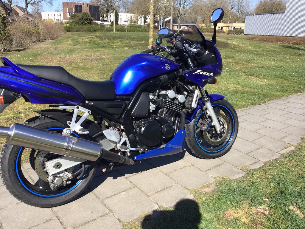 Yamaha FZS 600 fazer, Motoren, Handvatverwarming, 4 cilinders, Particulier, Meer dan 35 kW