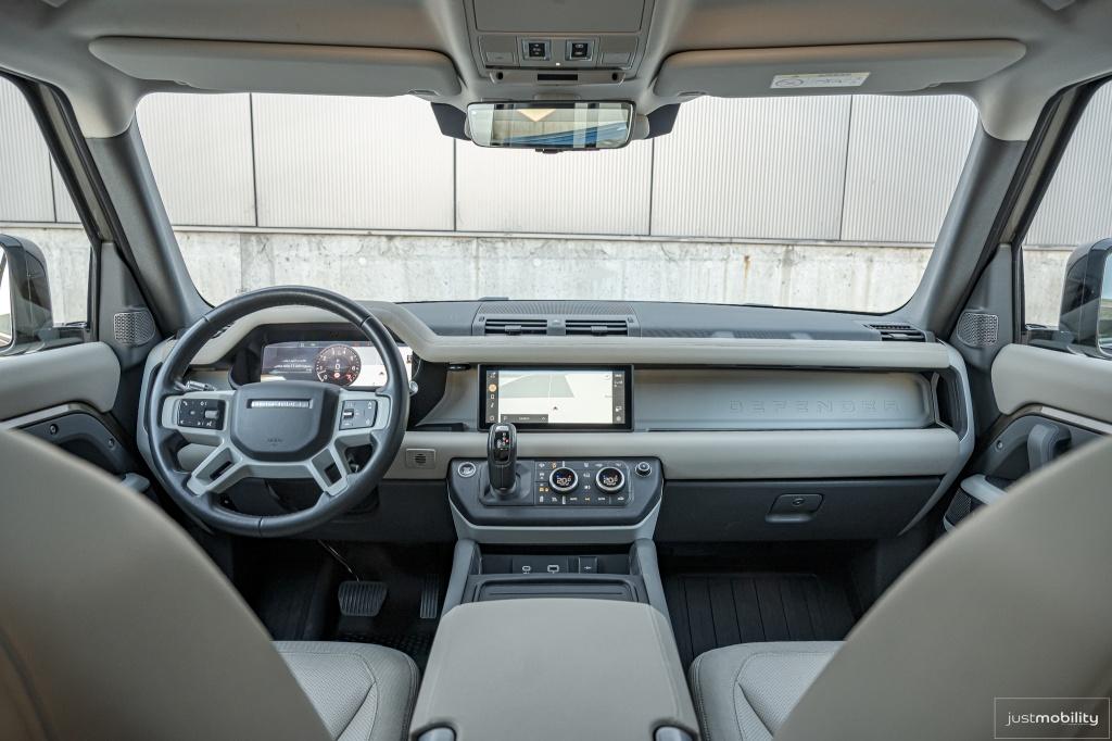 Land Rover Defender 110 3.0 P400 (400PK) FirstEdition, Pano,, Automaat, Gebruikt, Bruin, Parkeercamera