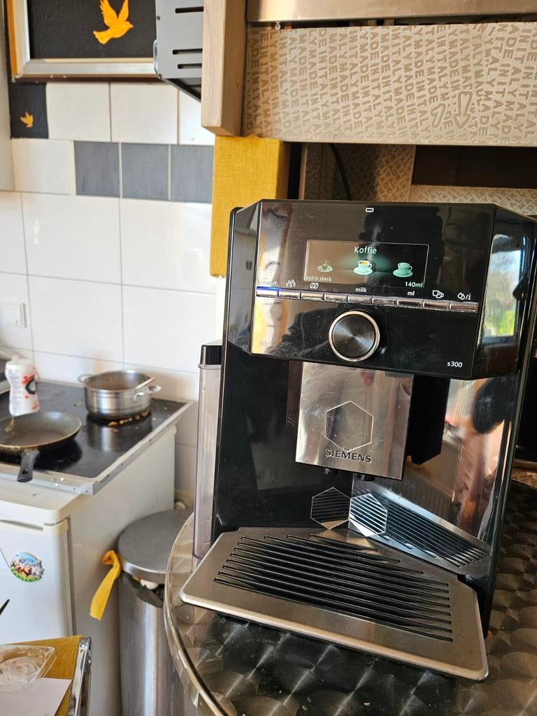 Siemens EQ.9 S300 volautomatische koffiemachine, Ophalen of Verzenden, Zo goed als nieuw, Koffiemachine, Koffiebonen