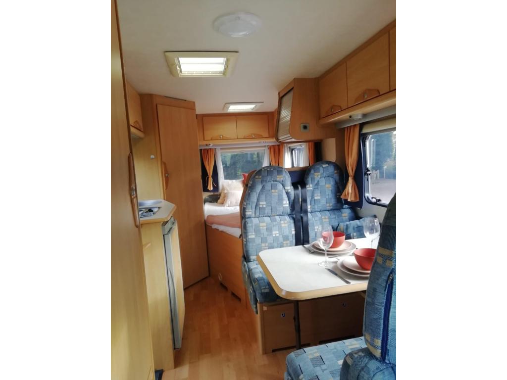 Compacte Adria Coral 573 DS met dak airco en zonnepaneel !!!, Ringverwarming, Treinzit, Bedrijf, Adria