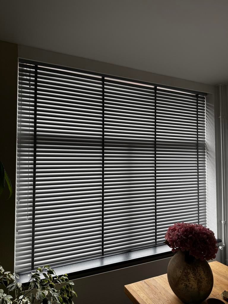 Aluminium Luxaflex 253 cm breed, 220 cm hoog, Ophalen, Gebruikt, Grijs, 200 cm of meer