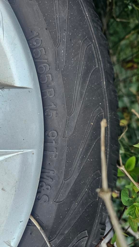 Velgen Kia (Rio) met winterbanden 195/65 R15, Auto-onderdelen, Banden en Velgen, Gebruikt, 15 inch, Banden en Velgen, Personenwagen