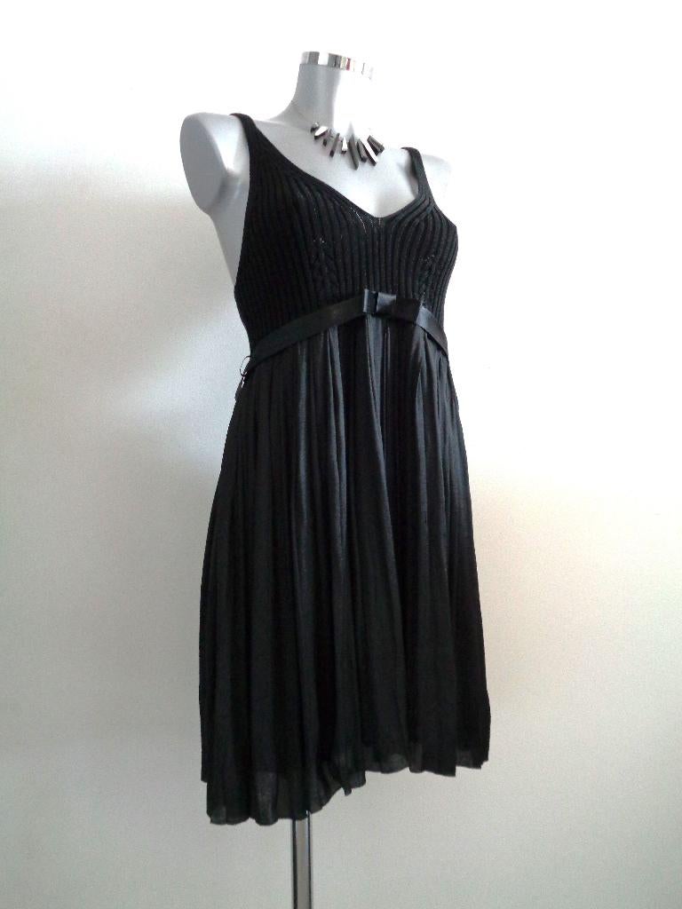 MARCCAIN little black dress met plissé rok N4-40 NIEUW, Maat 38/40 (M), Zwart, Nieuw, Ophalen of Verzenden