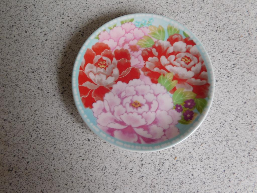 Bord 10,5 cm. Pioen Albert Heijn, Ophalen of Verzenden, Zo goed als nieuw, Bord(en), Overige stijlen