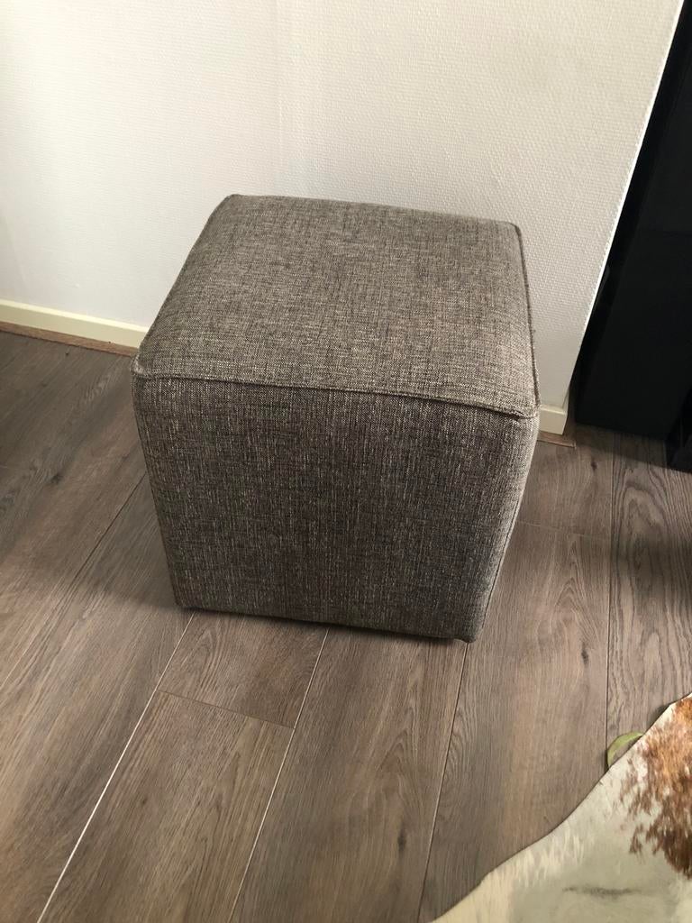 Klein voetenbankje/hockertje, Huis en Inrichting, Ophalen of Verzenden, Zo goed als nieuw, Rechthoekig, Minder dan 50 cm