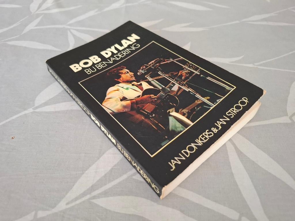 BOB DYLAN bij benadering  -  Jan Donkers & Jan Stroop, Ophalen of Verzenden, Gelezen, Artiest