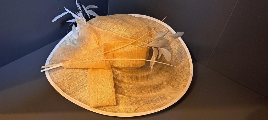 Prachtige bruidshoed van 100% stro, van Peter Bettley London, Ophalen of Verzenden, Zo goed als nieuw, Accessoires