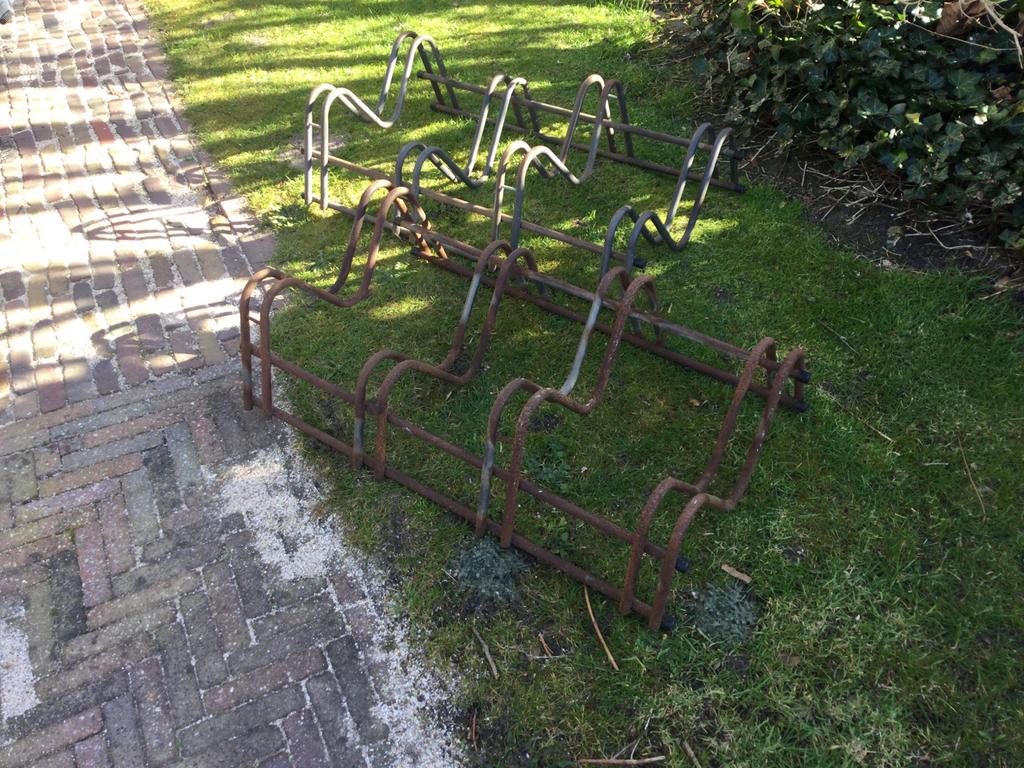 Twee fietsenrekken, Ophalen, Gebruikt