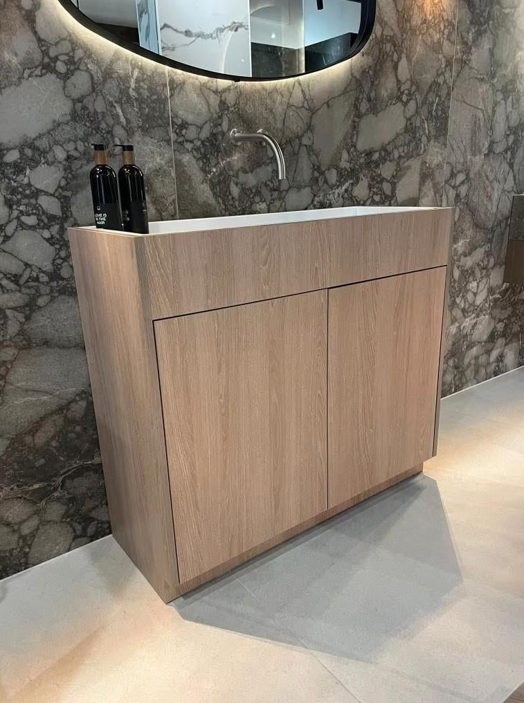 Maatwerk wastafelmeubel met wit mat blad €1100,-, Ophalen