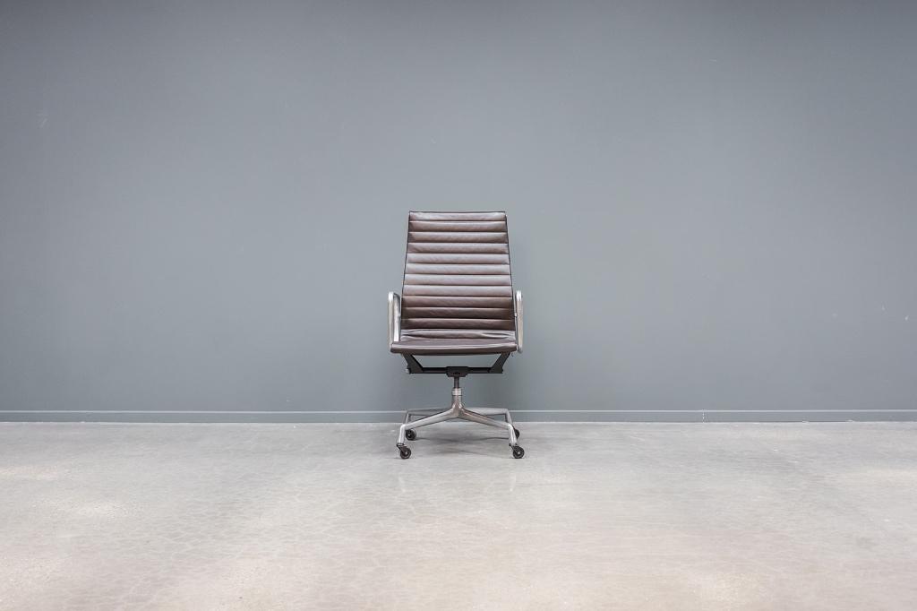 Eames EA119 office chair, Ophalen of Verzenden, Bruin