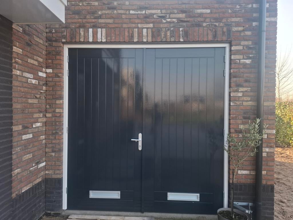 Houten openslaande garagedeuren, geïsoleerd. Donkergrijs, Ophalen, Gebruikt, Garagedeur, Hout