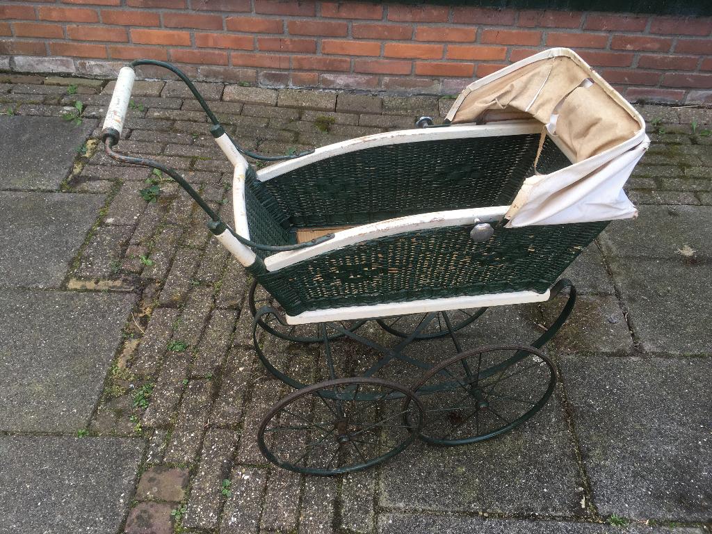 antiek kinderwagen metal wielen wandelwagen, Antiek en Kunst, Antiek | Overige Antiek, Ophalen