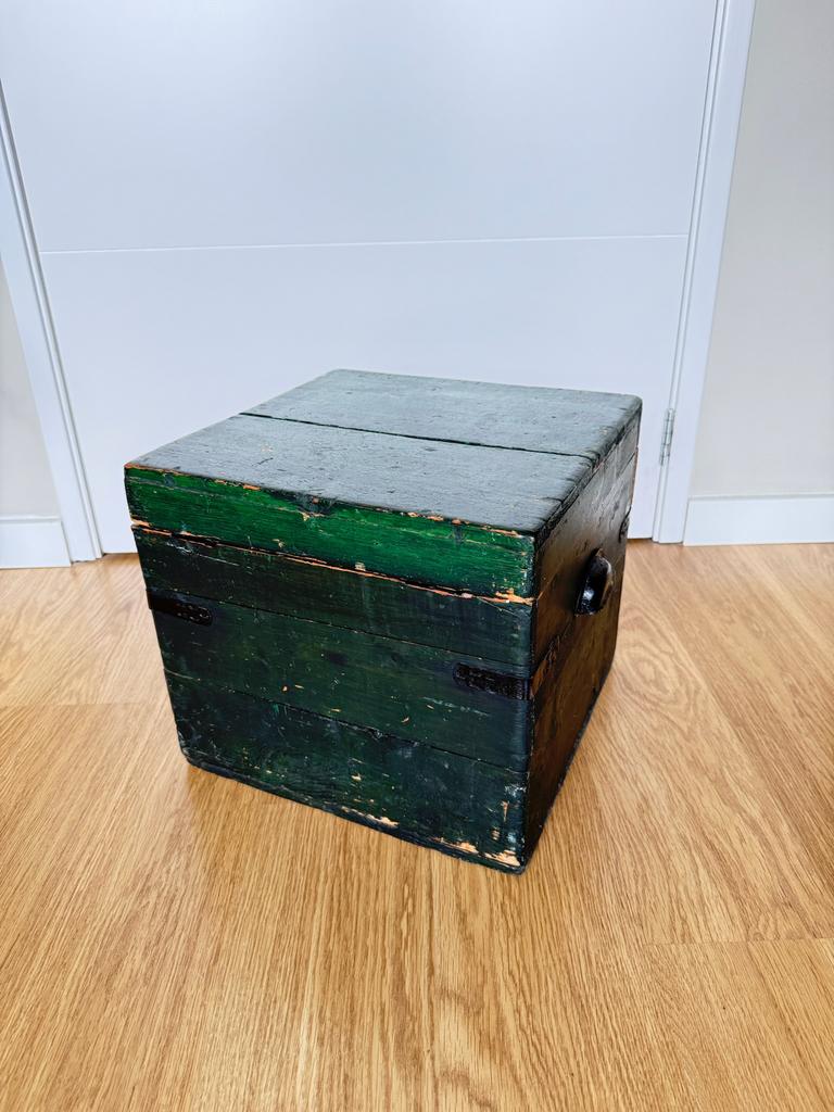 Houten kubus kist / speelgoedkist met scharnierende deksel, Ophalen, Minder dan 50 cm, Gebruikt, Minder dan 50 cm