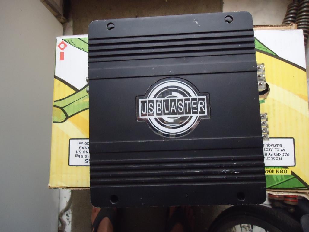 TE KOOP USB 1390 HI-FI CAR AMPLIFIER 2 KANAAL VERSTERKER, Ophalen, Zo goed als nieuw