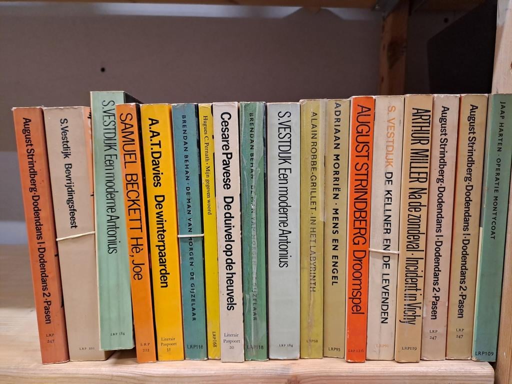 Partij Literaire Reuzenpockets -Vestdijk, Pavese, Strindberg, Ophalen of Verzenden, Gelezen