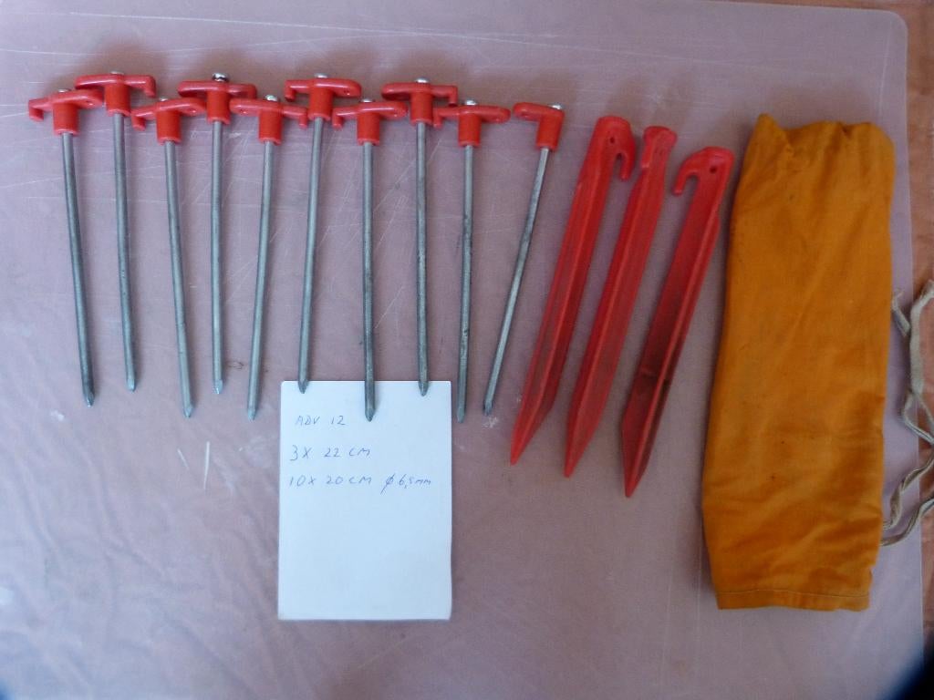 Adv. 12 De Waard haringen 10x 20cm spijker staal & 3x 22cm, Ophalen, Gebruikt