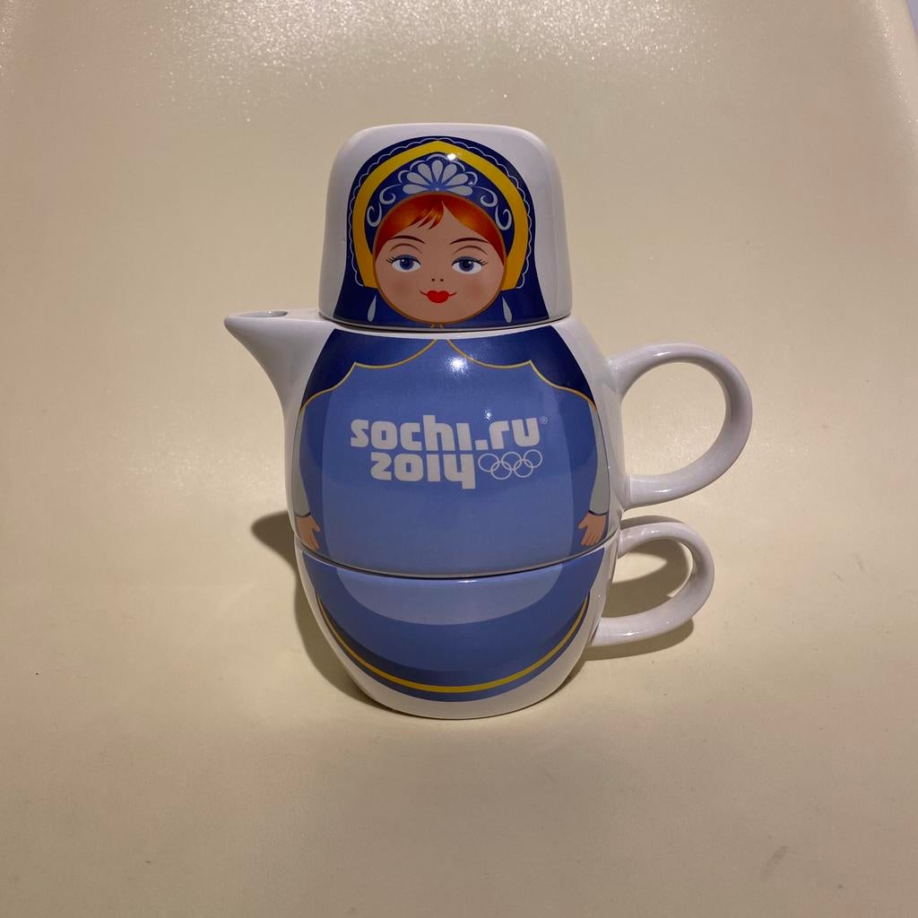 theepot + kop Matroesjka Olympische Winterspelen Sotsji 2014, Ophalen of Verzenden, Nieuw, Porselein, Overige typen