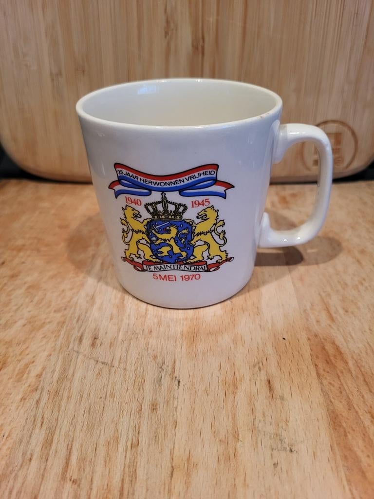Beker 25 Jaar Herwonnen Vrijheid 1945-1970, Ophalen of Verzenden, Gebruikt, Overige materialen