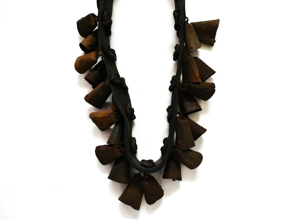 Oude lederen bellenband met 22 bellen met duidelijke klank, Antiek en Kunst, Curiosa en Brocante, Ophalen of Verzenden