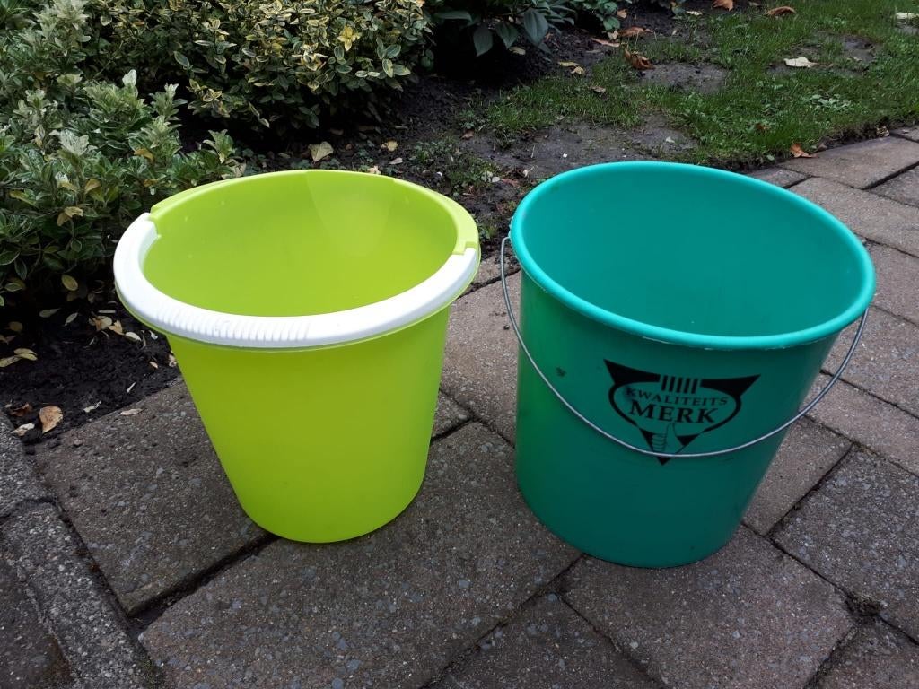 Te koop aangeboden: diverse emmers, Ophalen