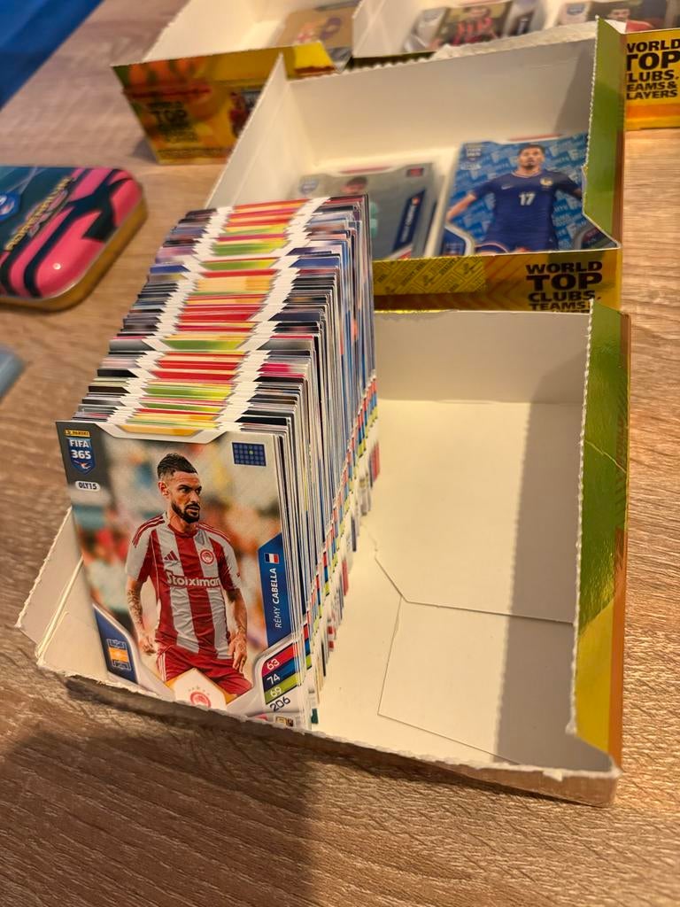 Panini FIFA 365 Adrenalyn 2026 Kaarten, Ophalen of Verzenden, Zo goed als nieuw, Meerdere plaatjes