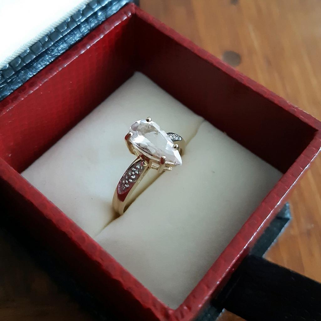 9 karaat gouden ring met moganite, Verzenden, Zo goed als nieuw, 18 tot 19, Goud