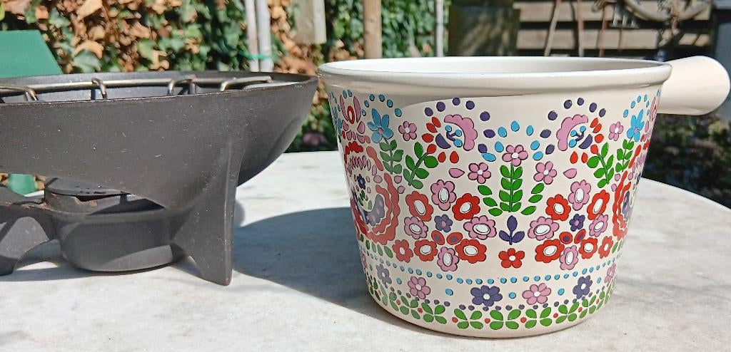 ZELDZAAM! Vintage LE CREUSET fondue set Les Fleurs (G292), Huis en Inrichting, Keuken | Potten en Pannen, Gietijzer, Overige typen