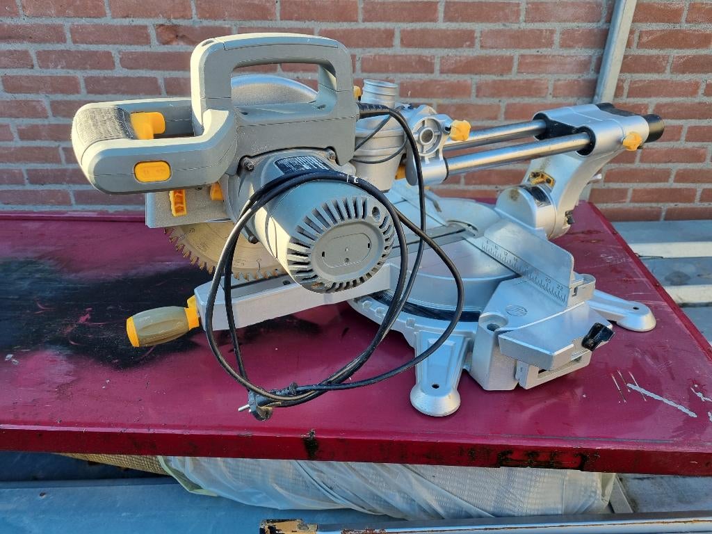 Titan verstekzaag, zaag, 70 mm of meer, Ophalen of Verzenden, Zo goed als nieuw, Afkortzaag