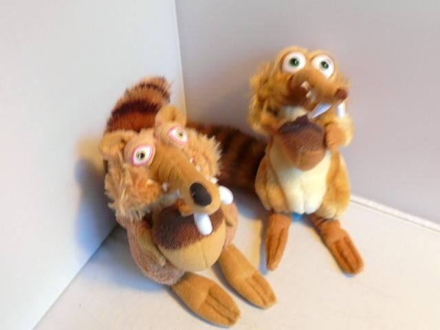 Ice-Age # 2 eekhoorns met noot., Ophalen of Verzenden, Overige figuren, Zo goed als nieuw, Beeldje of Figuurtje