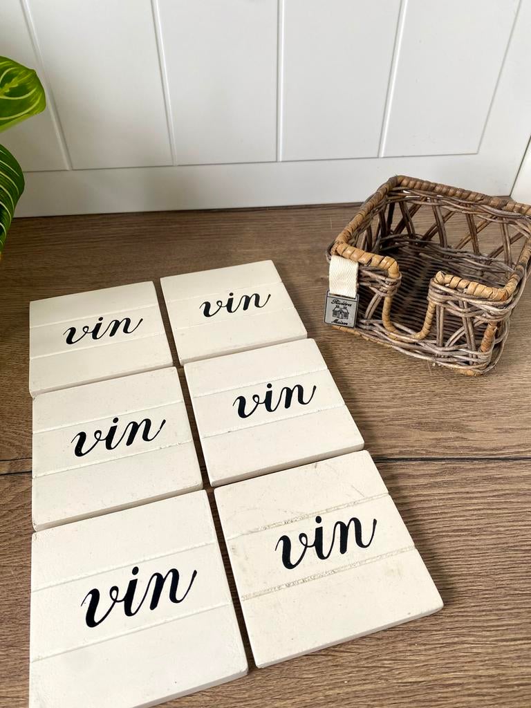 6 Onderzetters Riviera Maison 'Vin' met rotan houder, Ophalen of Verzenden, Gebruikt, Glas of Kopje