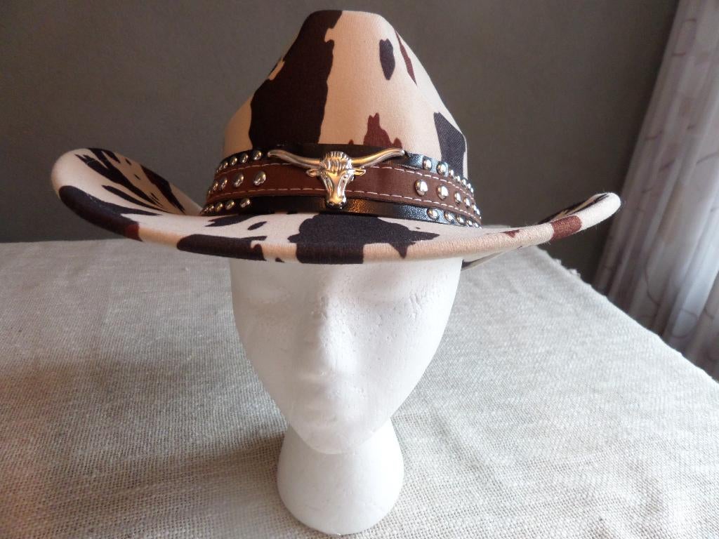 Western hoed met koe print., Kleding | Dames, Ophalen of Verzenden, Nieuw, 58 cm (L, 7¼ inch) of meer, Hoed