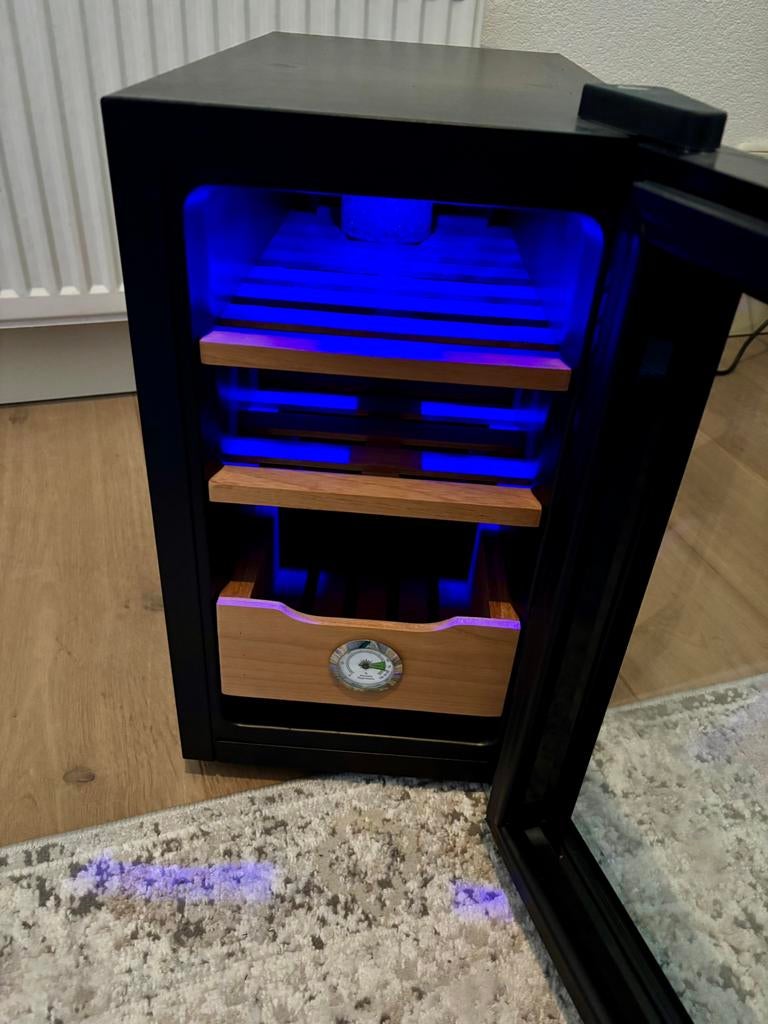 Luxe Humidor 150 sigaren (elektrisch gekoeld), Huis en Inrichting, Ophalen, 5 laden of meer, Zo goed als nieuw, Minder dan 100 cm