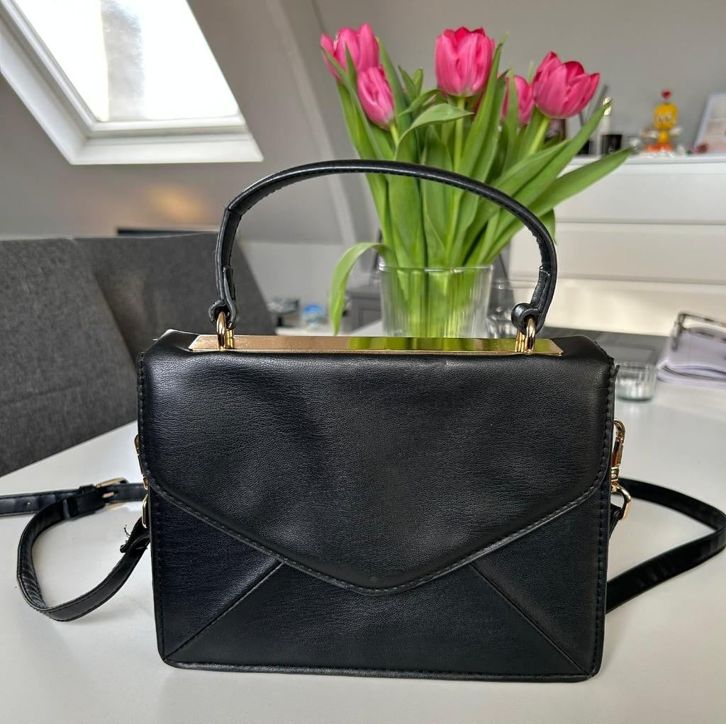 Black mini bag | zwarte mini tas, Sieraden, Tassen en Uiterlijk, Tassen | Damestassen, Ophalen, Gebruikt, Zwart, Handtas