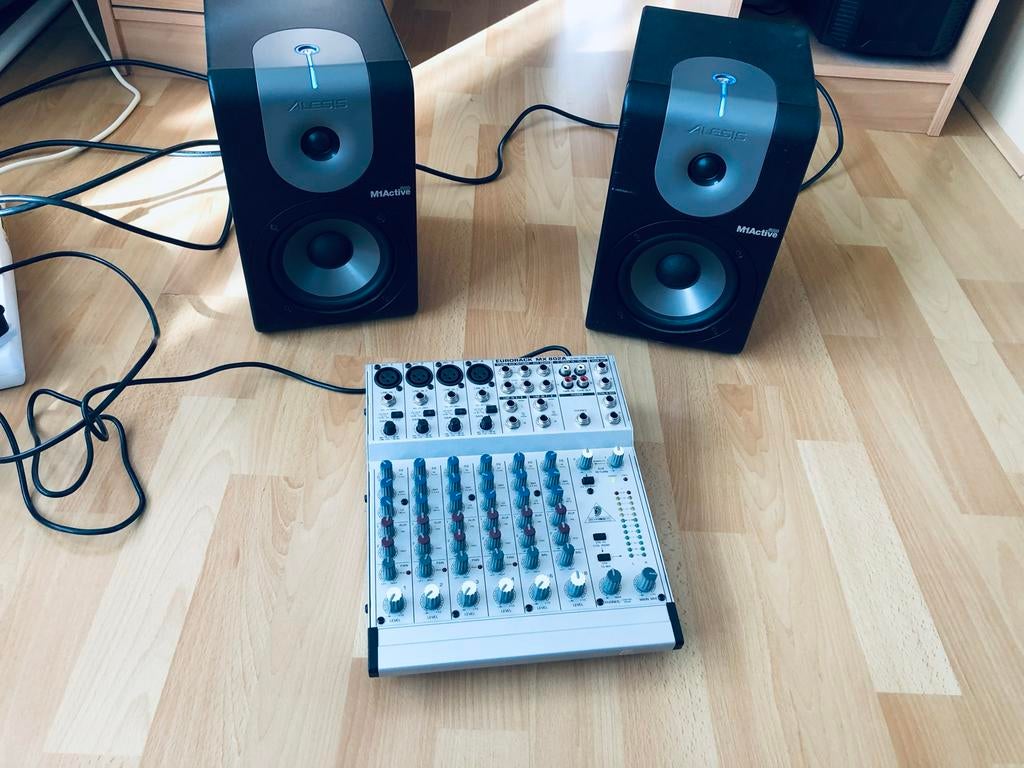 Behringer MX 802A Mixer + Alesis M1Active Speakers, Ophalen of Verzenden, Gebruikt