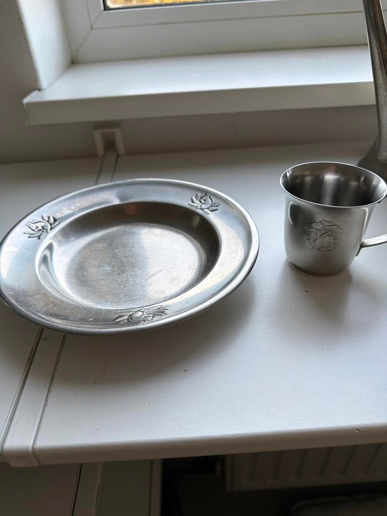 Vintage Ontbijtbord en Beker - 1963, Ophalen of Verzenden, Zilver