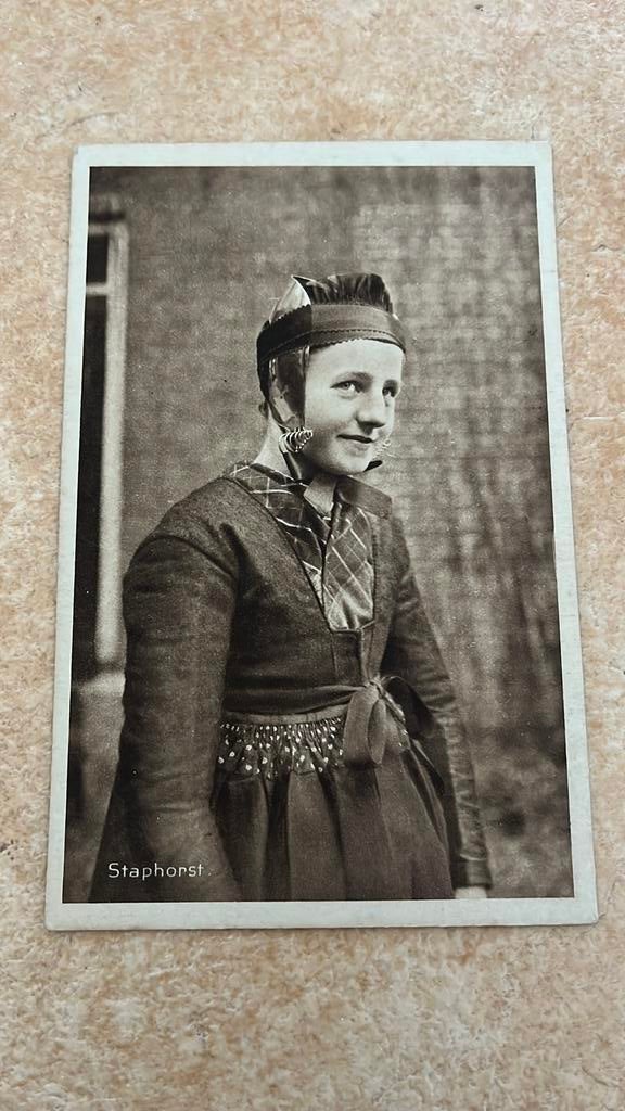 Staphorster meisje in klederdracht, Verzamelen, Ansichtkaarten | Themakaarten, Ophalen of Verzenden, Voor 1920, Ongelopen, Klederdracht