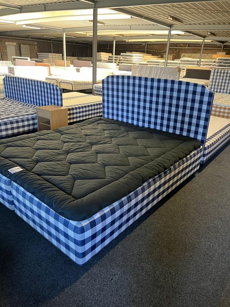 Hastens superia boxspring met hastens bjx topper 180x210, Ophalen, 210 cm, Tweepersoons, Zo goed als nieuw