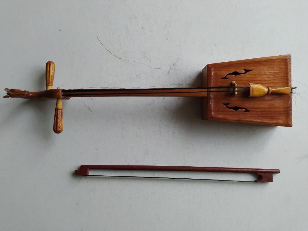 Antieke Mongoolse speelgoedviool handgemaakt houtsnijwerk, Ophalen of Verzenden