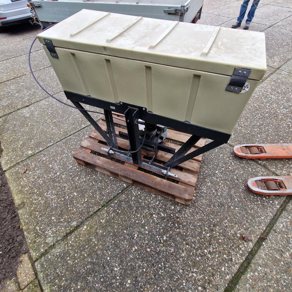 Kunstmeststrooier.  Meststrooier, Ophalen, Gebruikt