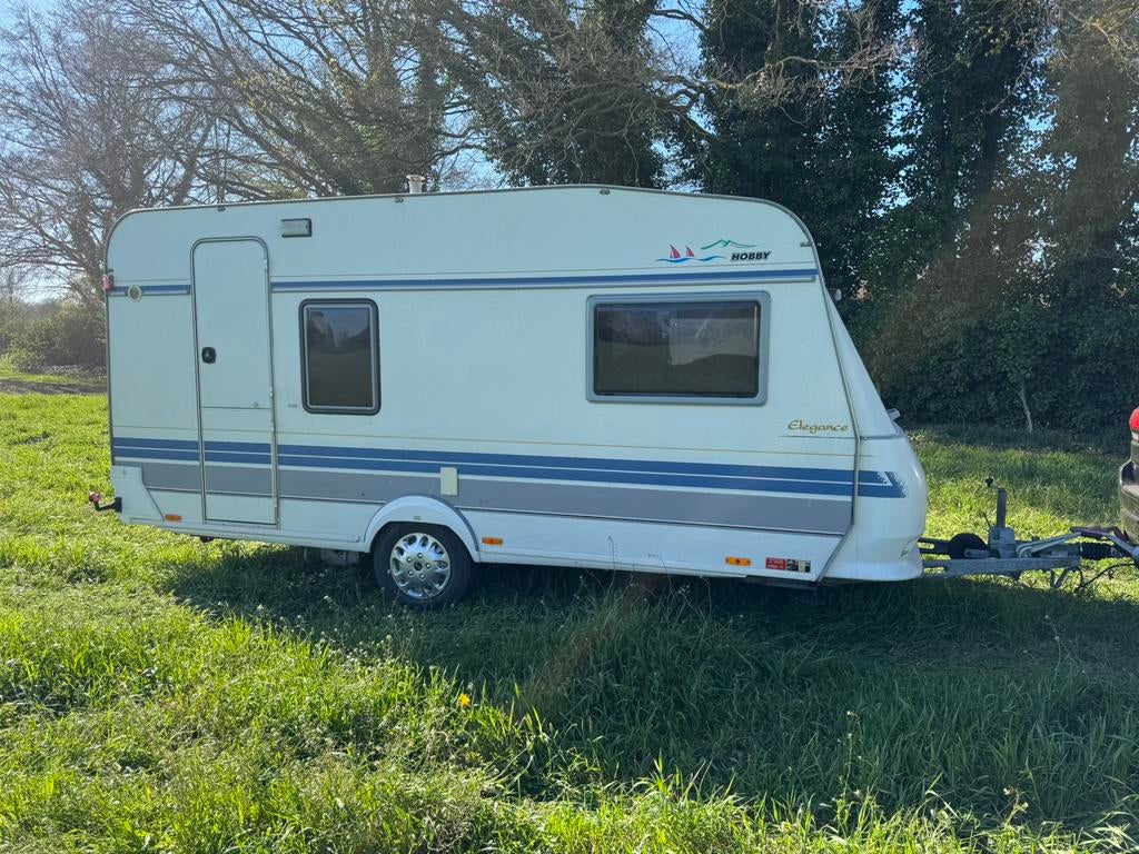 Hobby Elegance ‼️ met voortent, Caravans en Kamperen, Caravans, Vast bed, Hobby, Koelkast, Bedrijf
