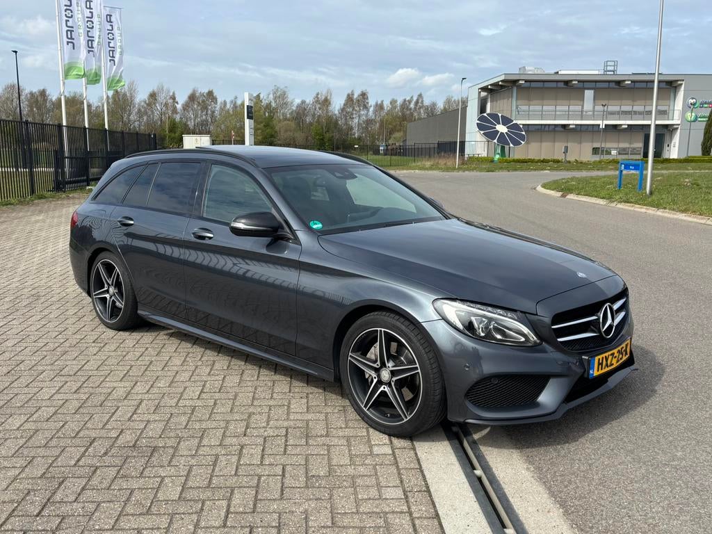 Mercedes-Benz C-Klasse C200 Amg pano night pakket 184PK 2016, Auto's, Achterwielaandrijving, 1800 kg, 4 cilinders, Dealer onderhouden