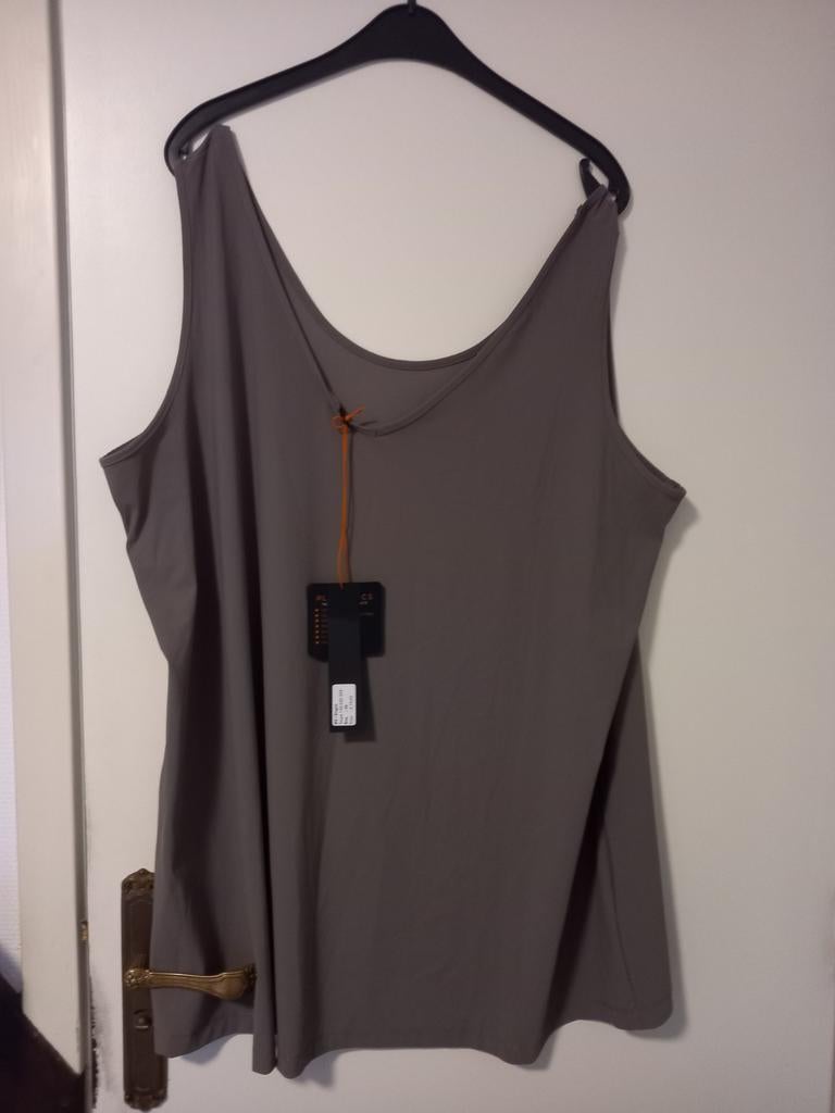 Singlet plus basics maat 56.taupe., Kleding | Dames, Grote Maten, Ophalen of Verzenden, Nieuw, Bruin, Shirt of Top