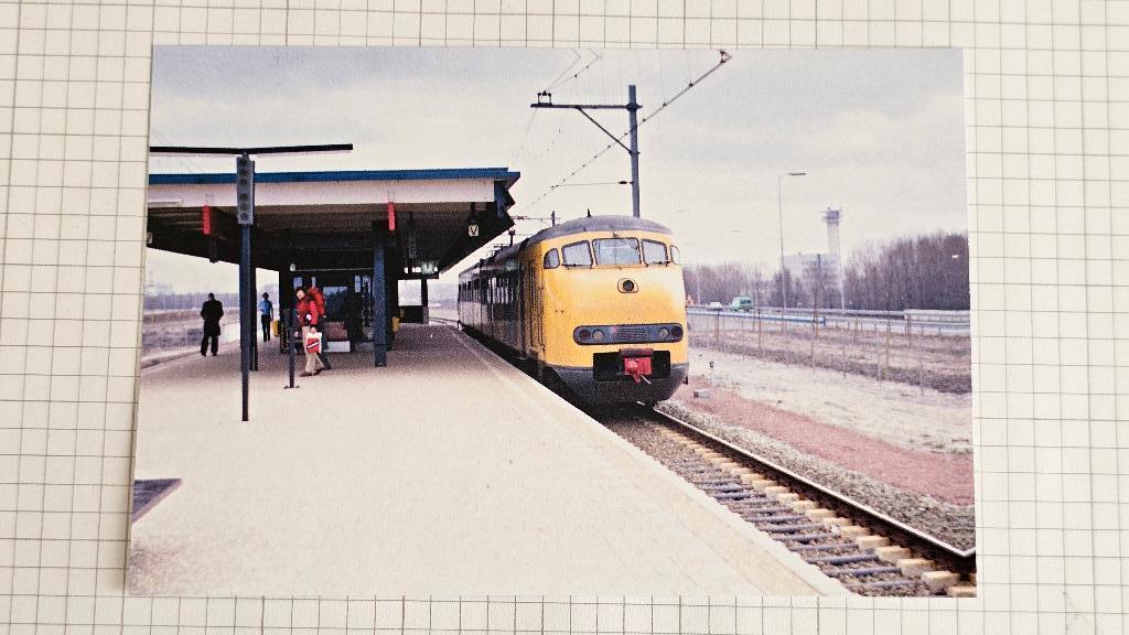 Foto TREIN Nederlandse Spoorwegen Mat 64 Plan V Station RAI, Verzenden, Gebruikt, Trein, Overige typen
