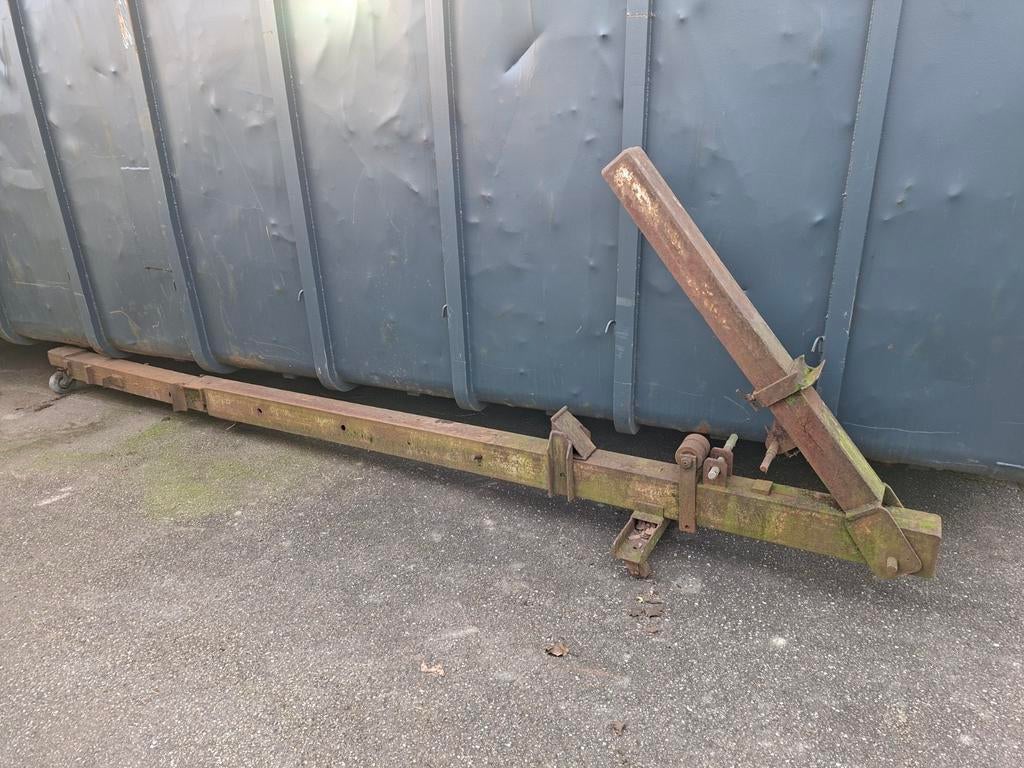 Trekbalk voor autoschade.

Lengte +/- 4.10m, Ophalen, Nieuw, Voor, Spatbord